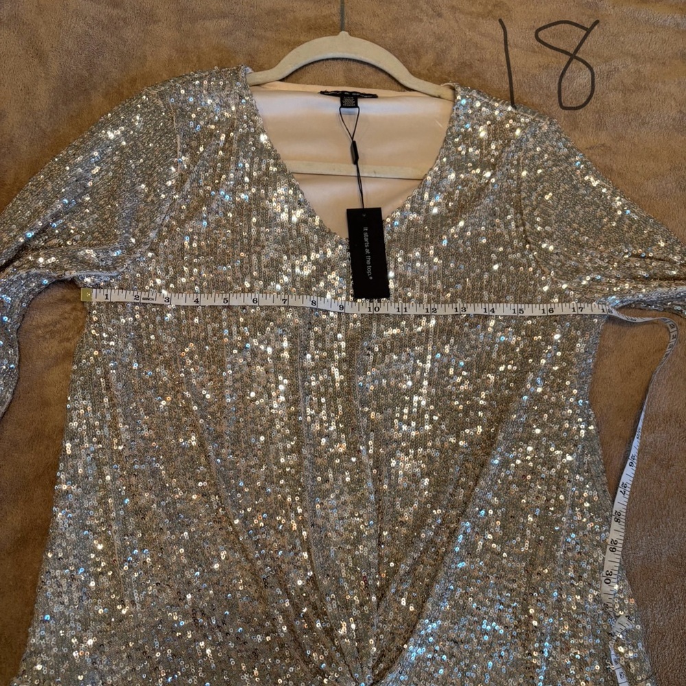 Cable & Gauge Silver Sequin Twist Blouse Size L NWT - Picture 6 of 9